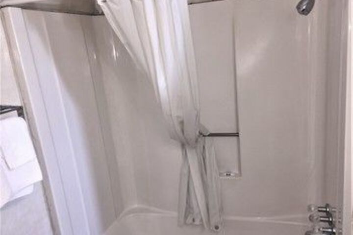Room 7 of 27
