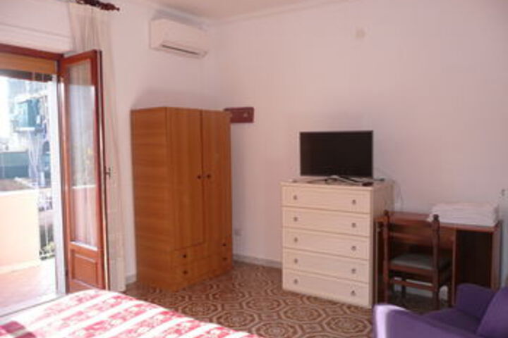 Room 48 of 79