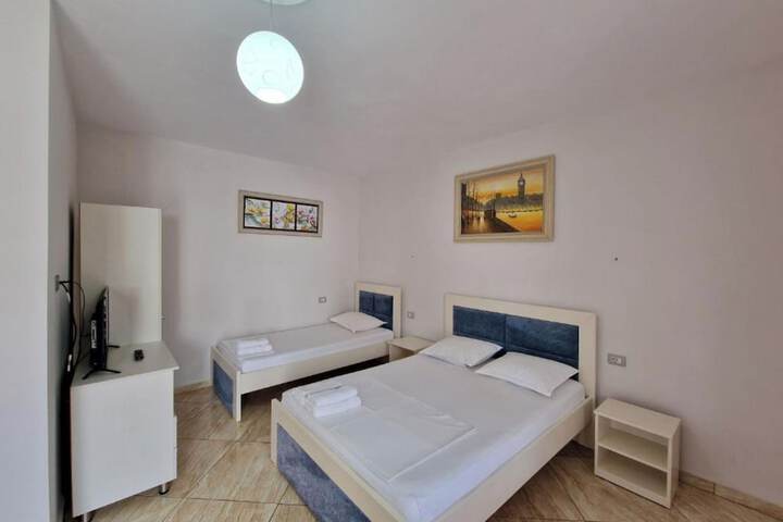 Room 2 of 28