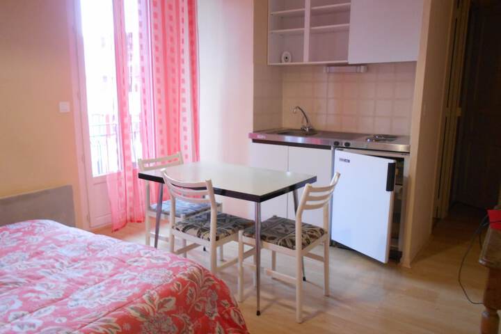 Room 5 of 50