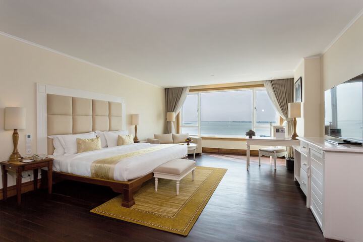 Room 8 of 74