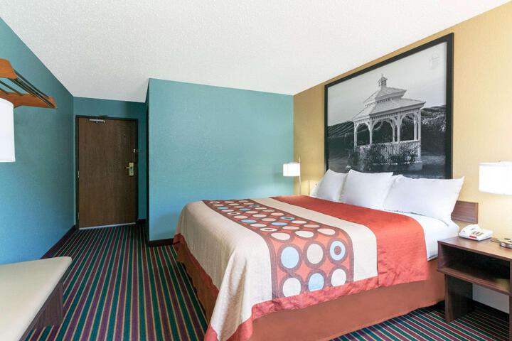 1 King Bed (7 of 9)