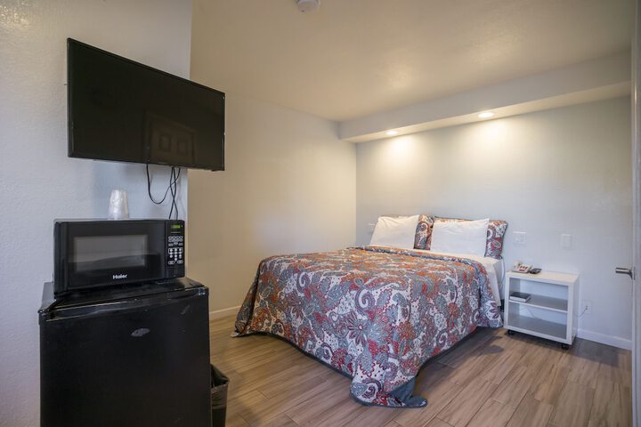 Room 3 of 43