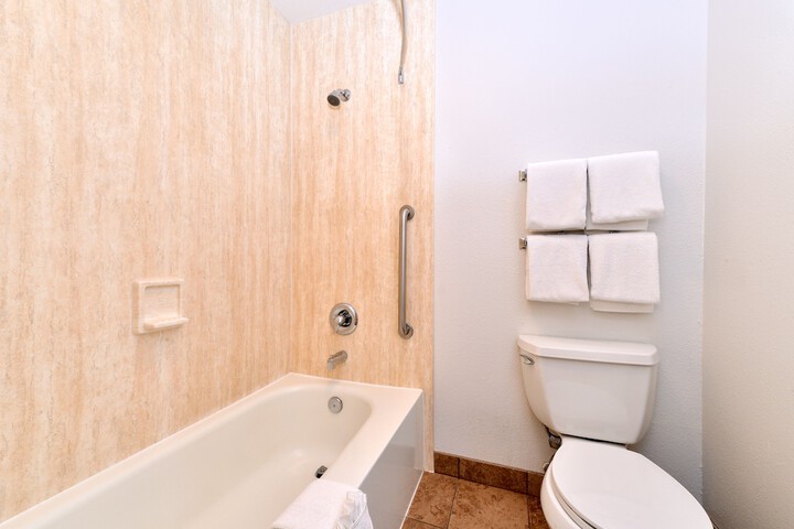 Room 11 of 27