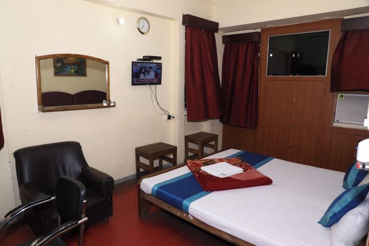 Room 2 of 7