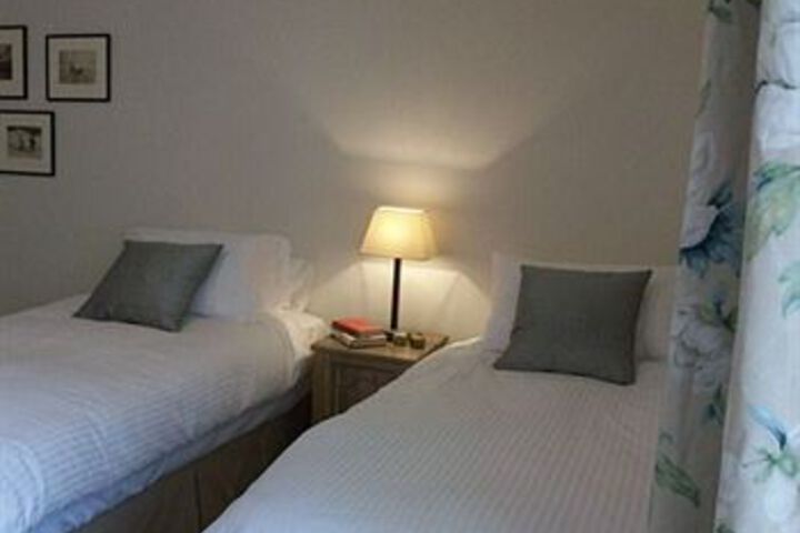 Room 5 of 6