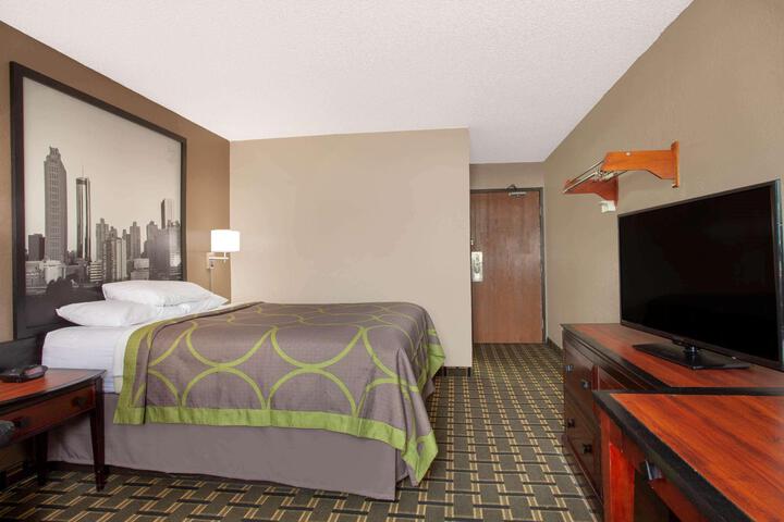 1 King Bed (2 of 11)