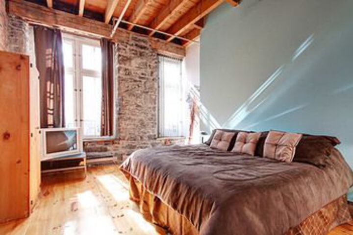 Room 6 of 32