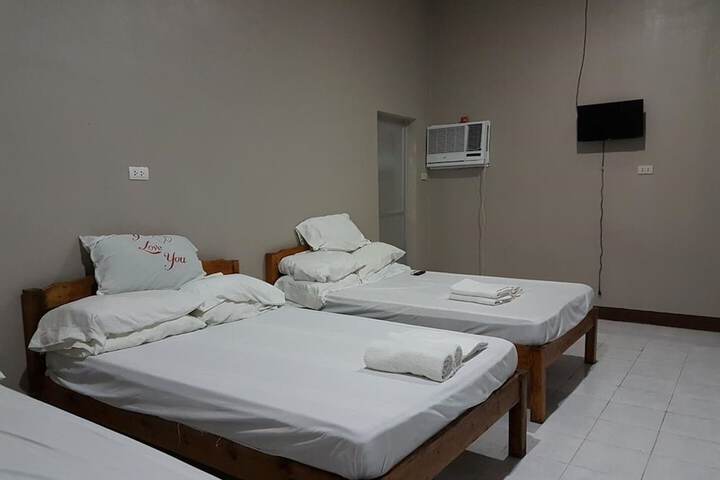 Room 7 of 18