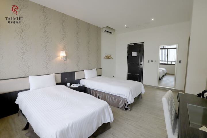Room 28 of 62