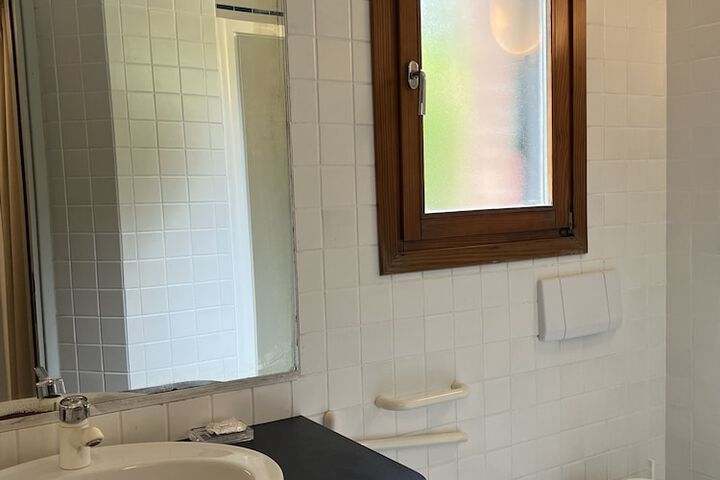 Room 70 of 99