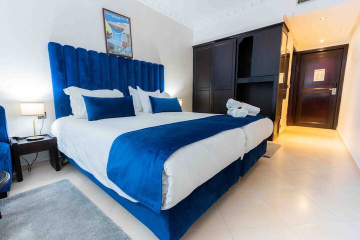 Room 10 of 24