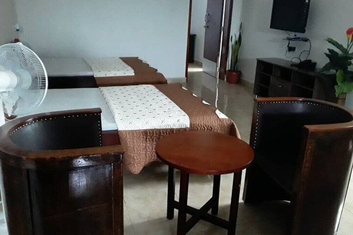 Room 4 of 16