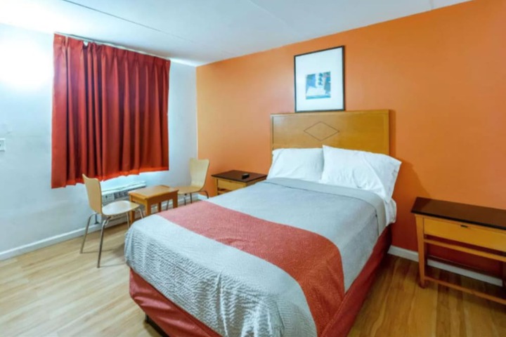Room 3 of 25