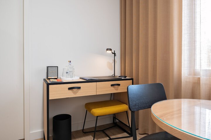 Room 35 of 84