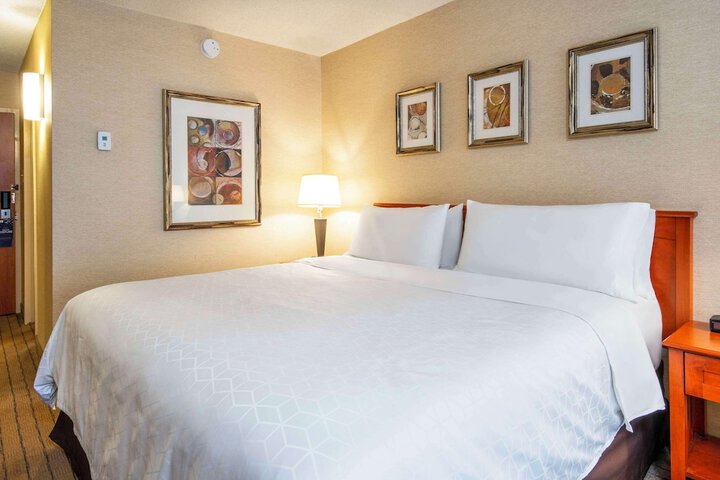 1 King Bed Upgrade (6 of 13)