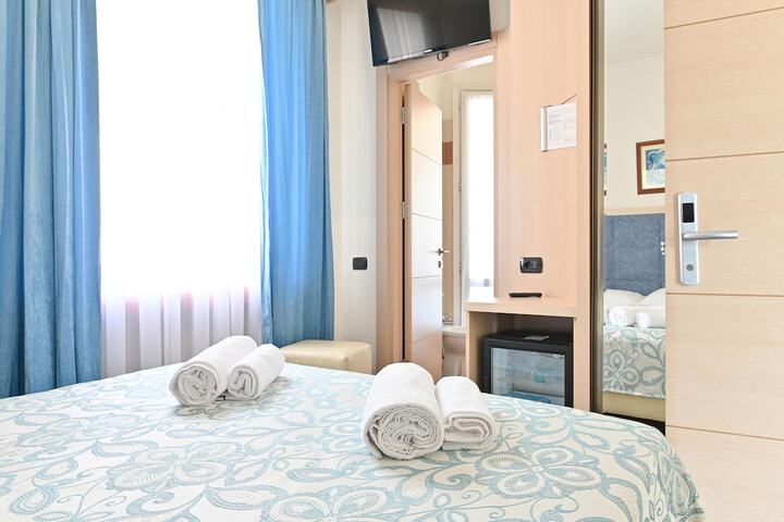 Room 10 of 52