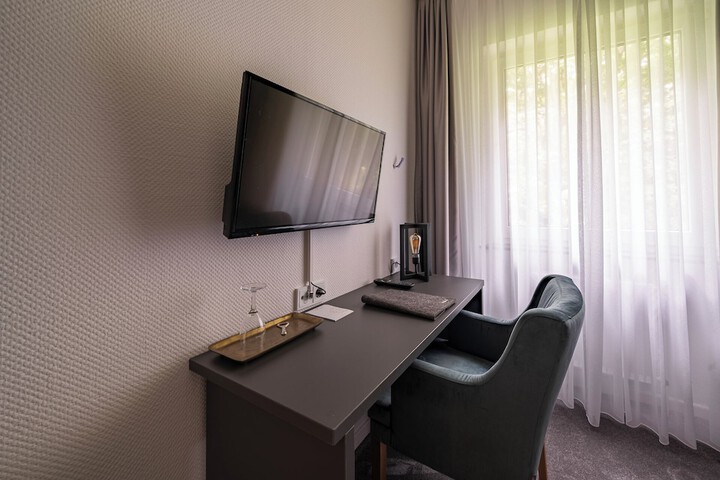 Room 25 of 48