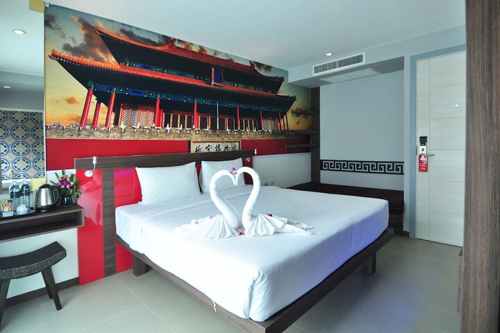 Room 16 of 77