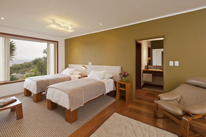 Room 4 of 32