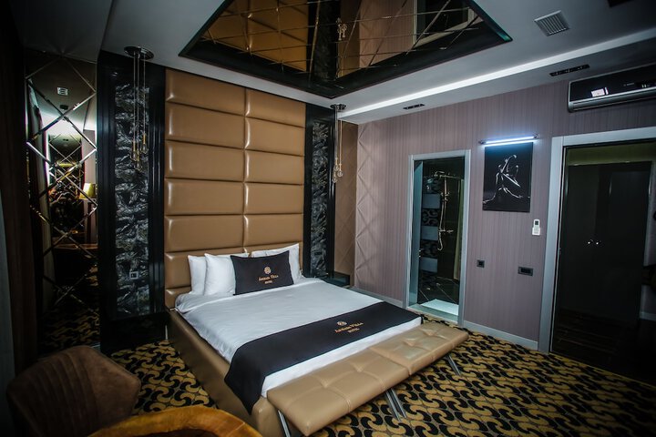 Room 2 of 38