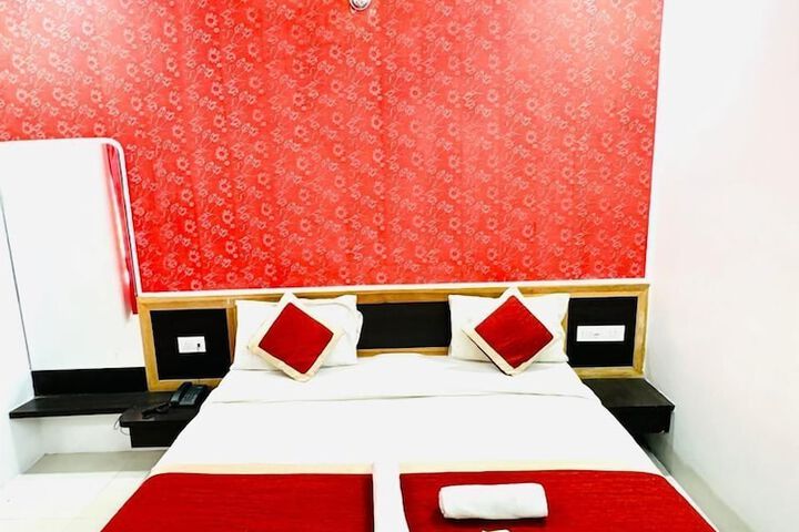 Room 5 of 16
