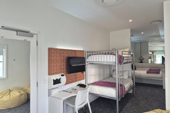 Room 28 of 92