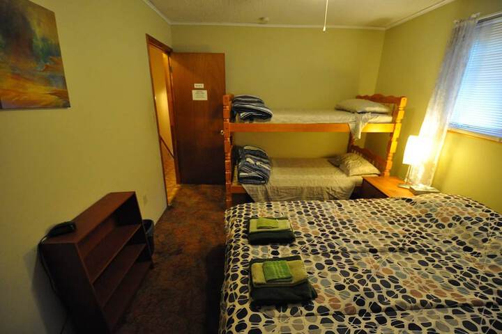 Room 27 of 46