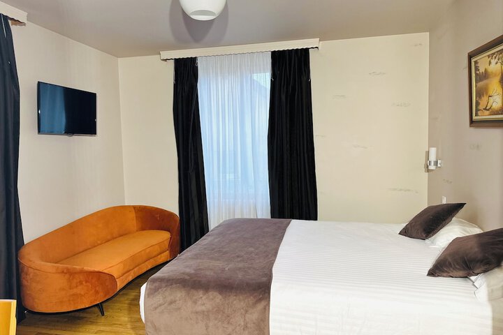 Room 3 of 9