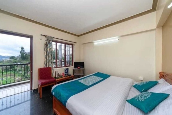 Room 4 of 8