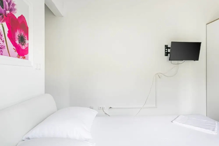 Room 6 of 19