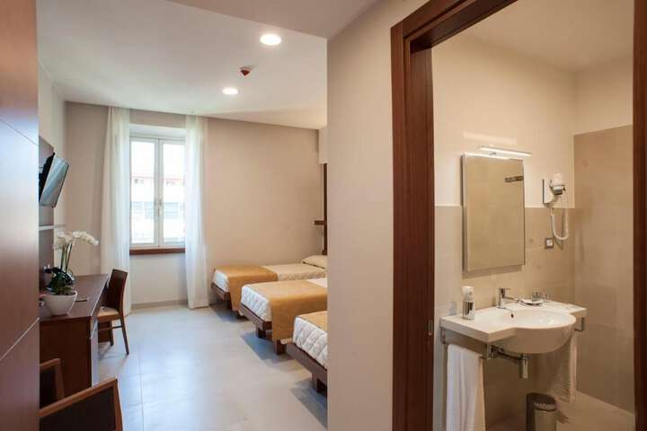 Room 14 of 37