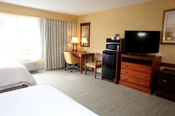 2 Queen Beds Hearing Accessible (13 of 13)