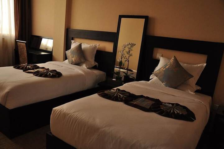 Room 4 of 28