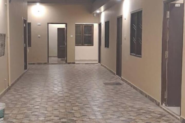 Room 6 of 9