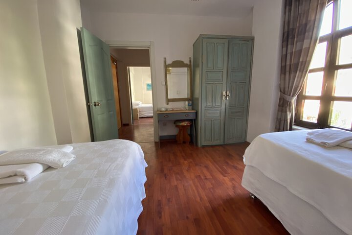 Room 15 of 228