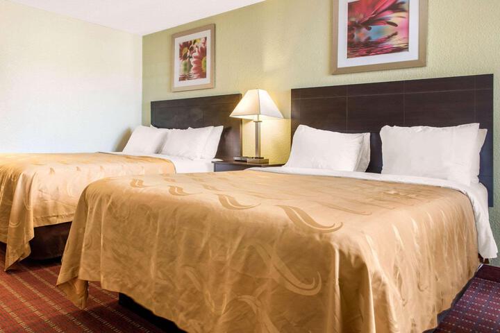 2 Queen Beds (6 of 20)