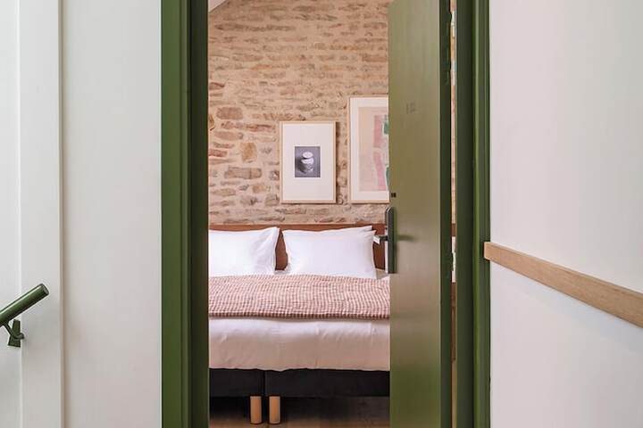 Room 17 of 46