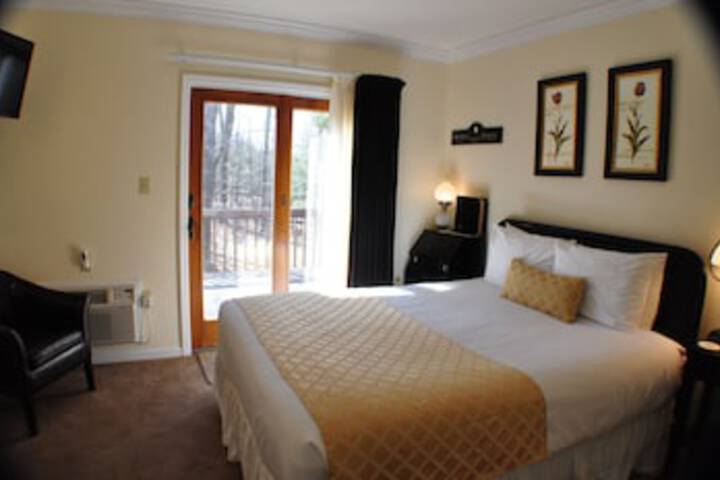 Room 11 of 16