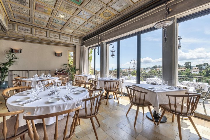Dining 74 of 83
