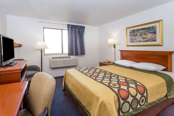 1 King Bed (1 of 2)