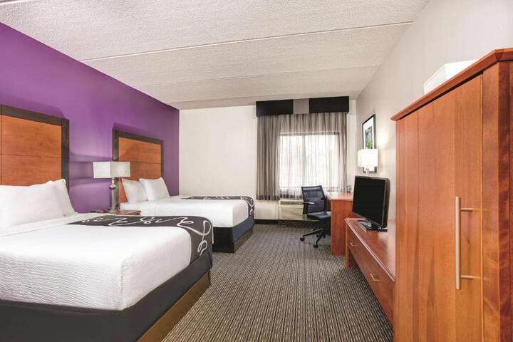 Standard Room, King or Two Doubles (2 of 5)