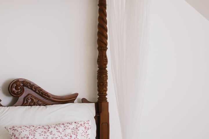 Room 10 of 32