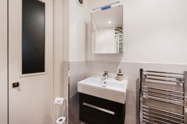 Room 10 of 77