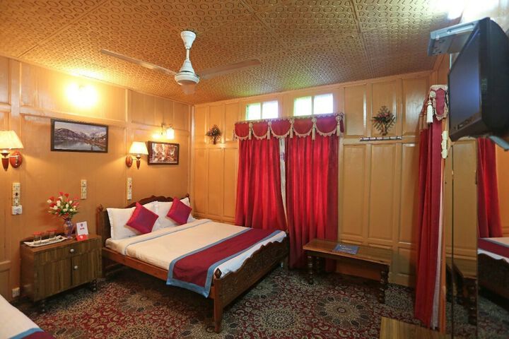 Room 12 of 27
