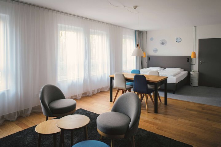 Room 18 of 77