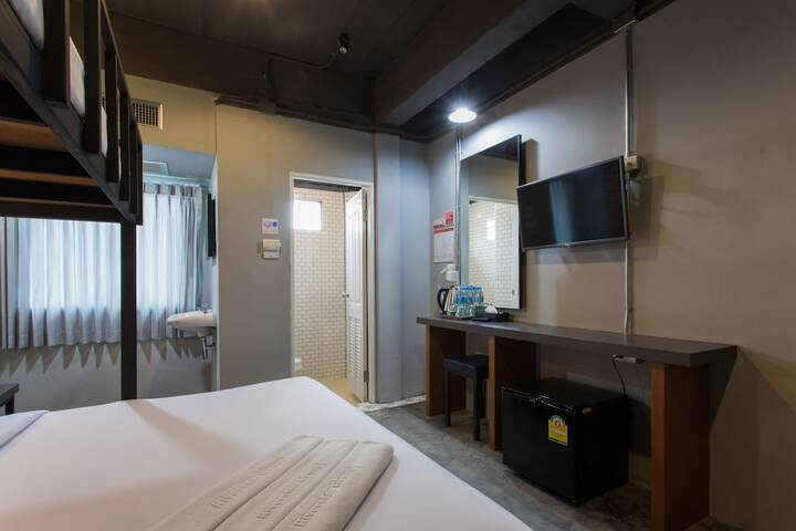 Room 37 of 76