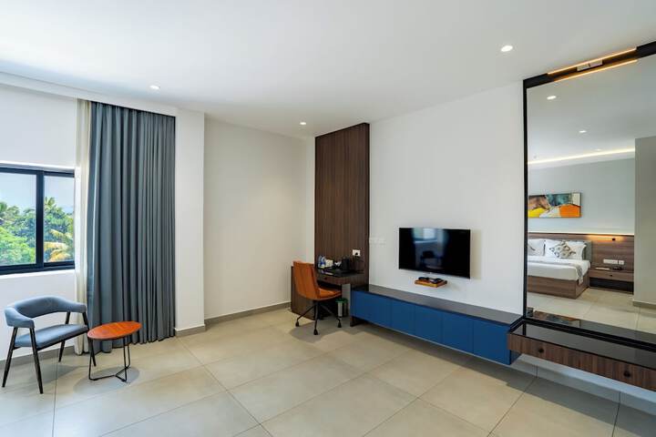 Room 4 of 18