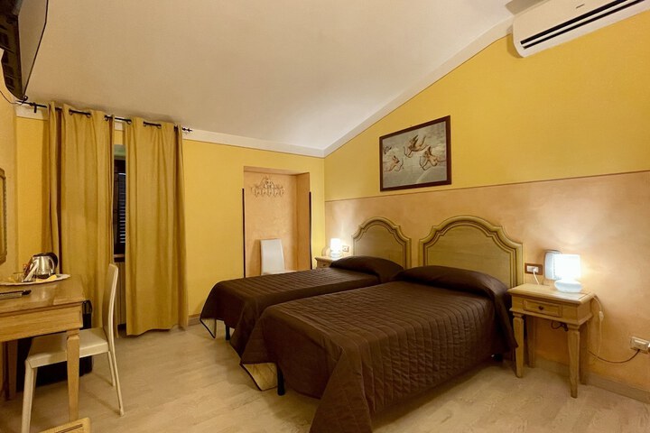 Room 27 of 46