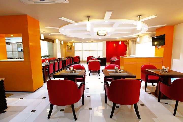 Dining 17 of 19